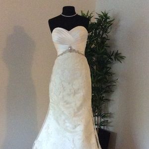 Lolita Paris 4133SS Strapless Satin Lace